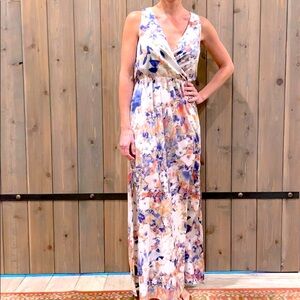 💐Beautiful Maxi Dress White Floral Design Sz 2💐
